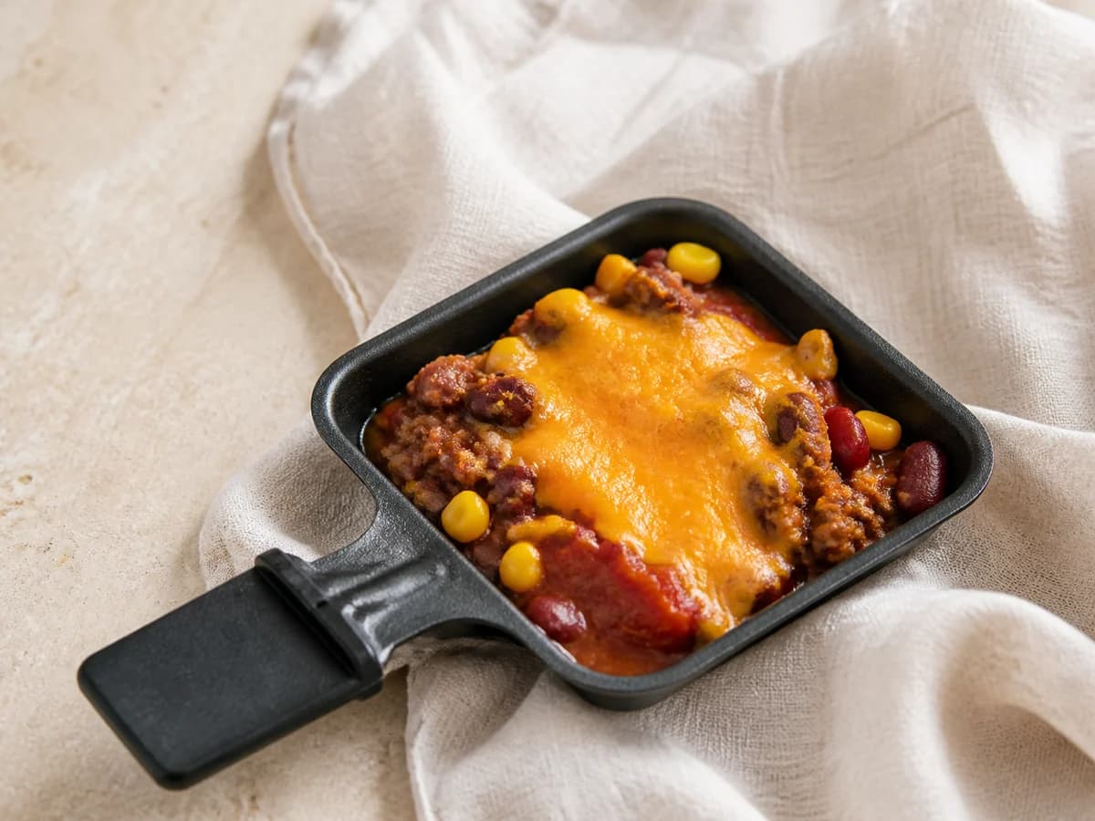 Taco-Pfännchen frisch zubereitet im Raclette-Pfännchen