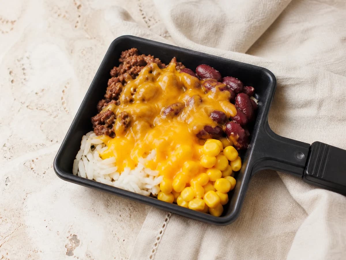 Burrito-Pfännchen frisch zubereitet im Raclette-Pfännchen