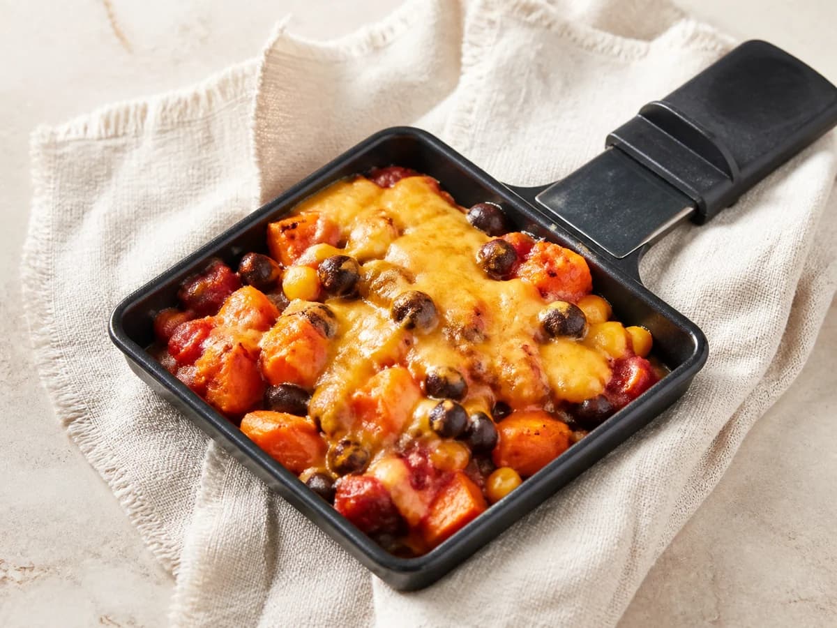 Mexikanische Süßkartoffel frisch zubereitet im Raclette-Pfännchen