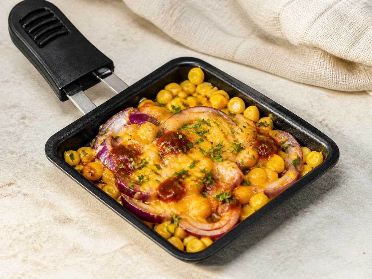 BBQ-Mais-Pfännchen frisch zubereitet im Raclette-Pfännchen