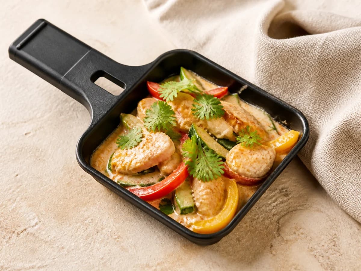 Thai-Curry-Pfännchen frisch zubereitet im Raclette-Pfännchen