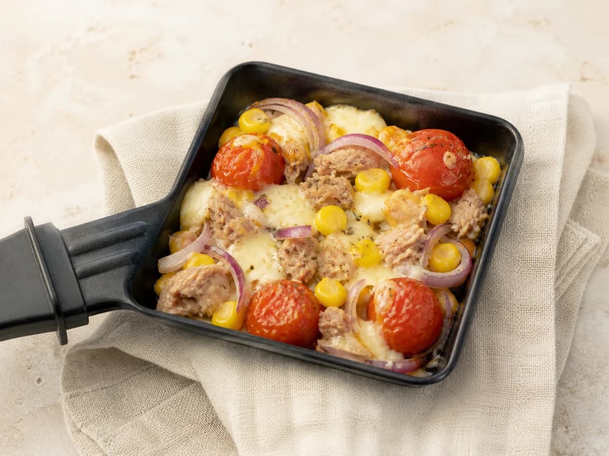 Thunfisch-Pfännchen frisch zubereitet im Raclette-Pfännchen