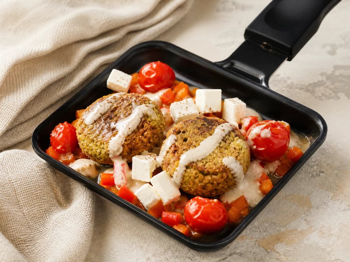 Falafel-Pfännchen frisch zubereitet im Raclette-Pfännchen
