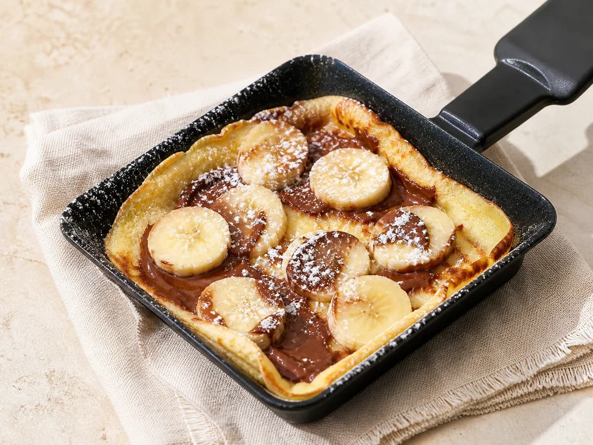 Crêpe-Pfännchen frisch zubereitet im Raclette-Pfännchen