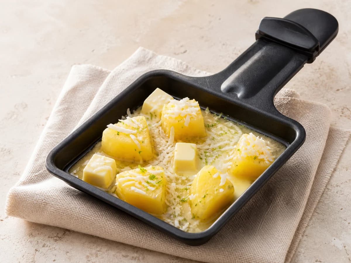 Ananas-Kokos-Pfännchen frisch zubereitet im Raclette-Pfännchen